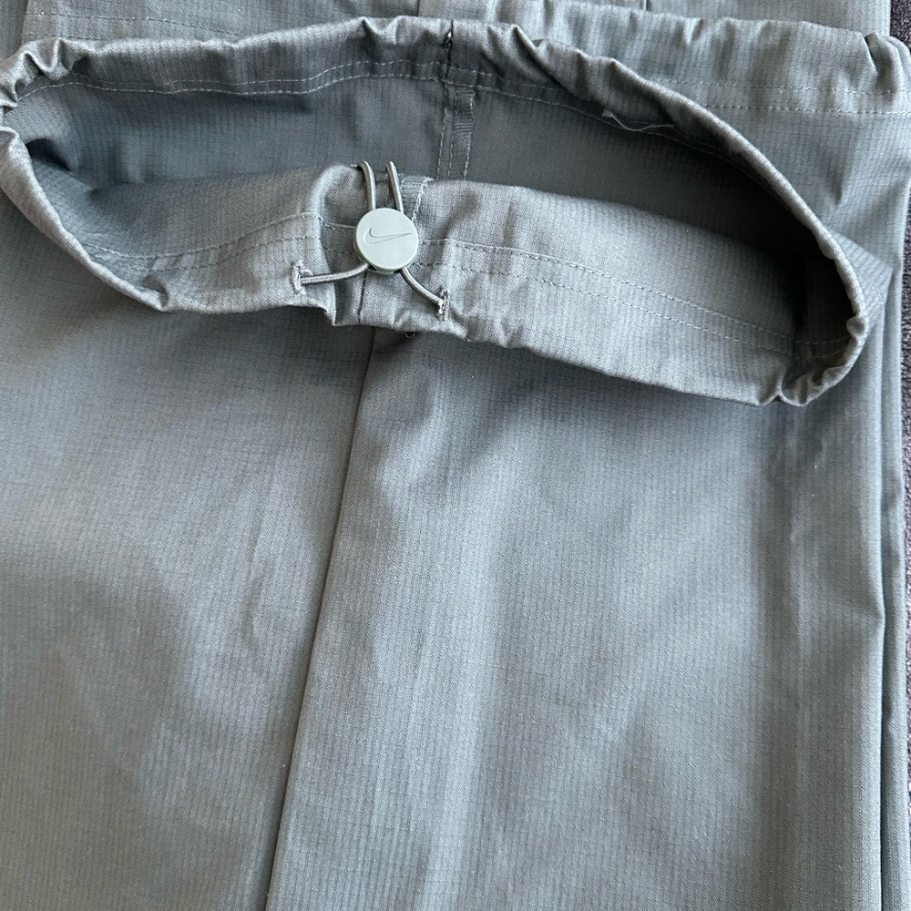 Nike Women's Green Cargo Joggers - Picture 7 of 13